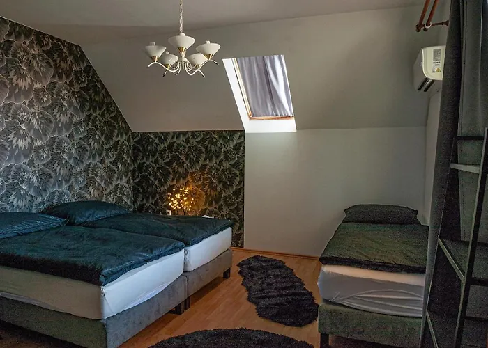 Апартаменты Sunrise Airport - Free Parking - 120 Sqm